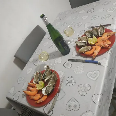 Apartment 4 Pers Le Mole Reservation Du Samedi Au Samedi En Haute Saison *